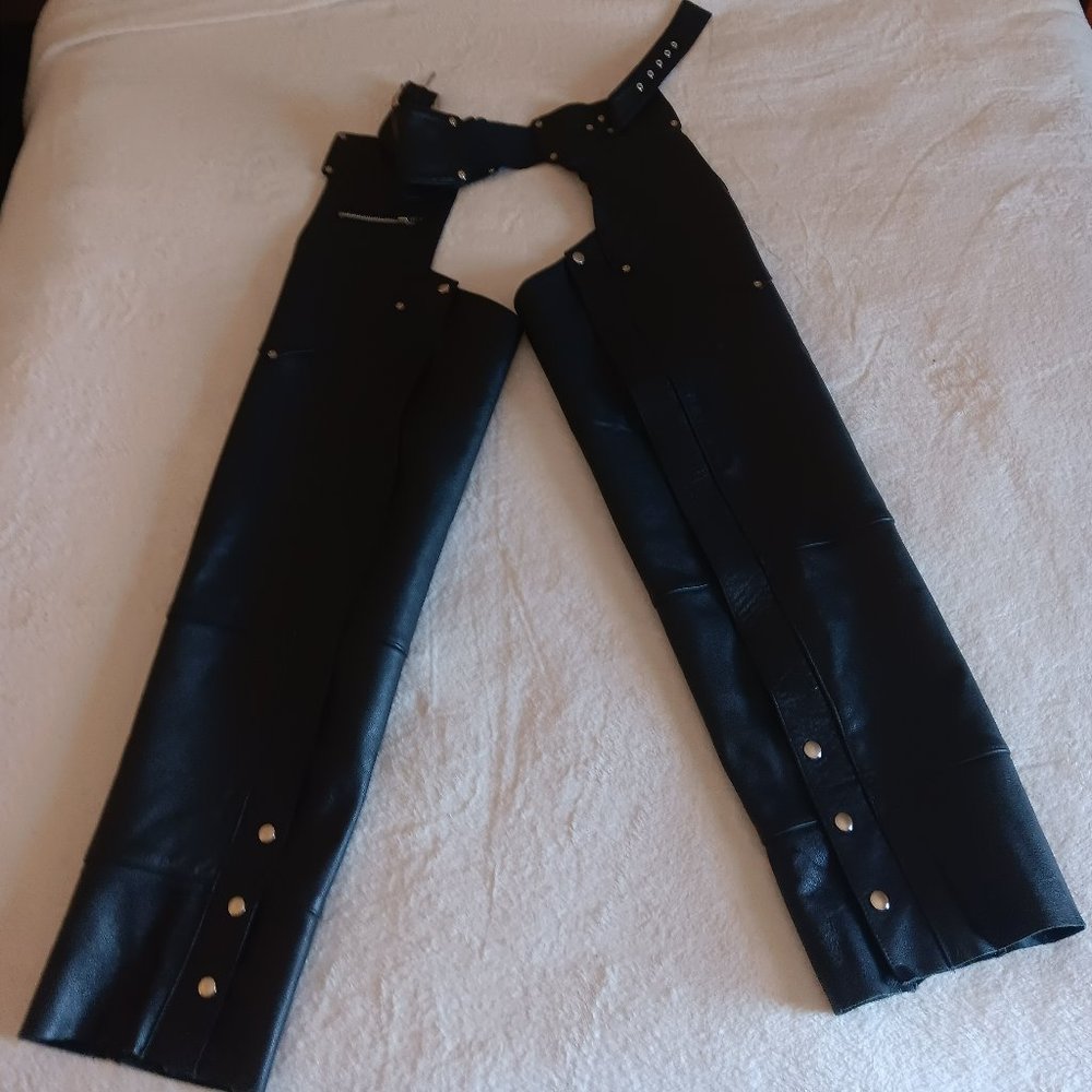 WOMEN'S BLACK LEATHER CHAPS BY UNIK INTERNATIONAL INC. SIZE SMALL